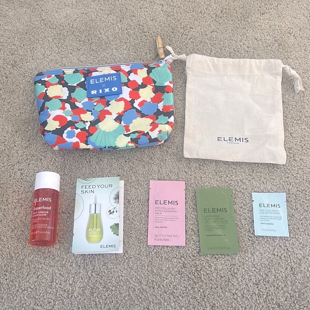 5 ELEMIS samples and two cosmetic bags!